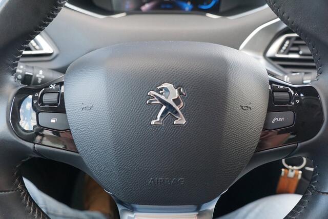 Peugeot 308 1.2 PureTech Blue Lease | Platinum Grey Metallic | AppleCarplay/Cruise/LED/Navi/Trekhaak - staat