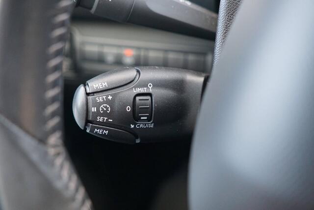 Peugeot 308 1.2 PureTech Blue Lease | Platinum Grey Metallic | AppleCarplay/Cruise/LED/Navi/Trekhaak - staat