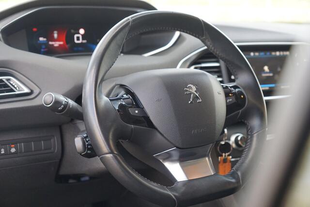 Peugeot 308 1.2 PureTech Blue Lease | Platinum Grey Metallic | AppleCarplay/Cruise/LED/Navi/Trekhaak - staat