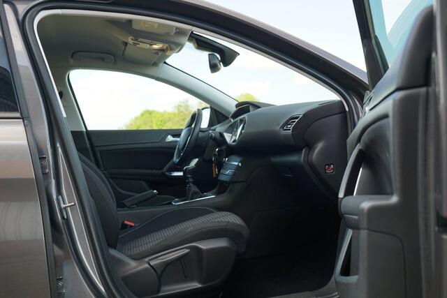 Peugeot 308 1.2 PureTech Blue Lease | Platinum Grey Metallic | AppleCarplay/Cruise/LED/Navi/Trekhaak - staat