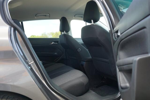 Peugeot 308 1.2 PureTech Blue Lease | Platinum Grey Metallic | AppleCarplay/Cruise/LED/Navi/Trekhaak - staat