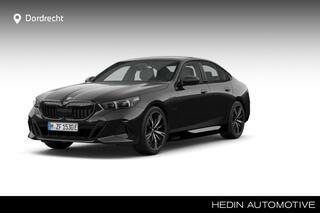 BMW 5-SERIE 530e M Sport Edition | M Sport Pro | Trekhaak | Glazen Panoramadak | Innovation Pack | Travel Pack | Comfort Pack + Comfortstoelen