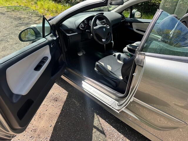 Peugeot 207 CC 1.6 VTi Roland Garros