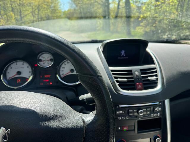 Peugeot 207 CC 1.6 VTi Roland Garros