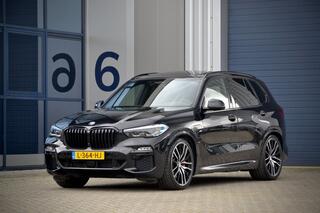 BMW X5 XDrive45e M Sport / NL Auto / 1ste Eig. / Pano / Comf. Stoel / 22