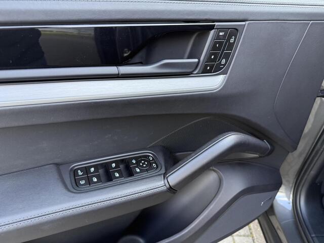 Porsche Cayenne Coup� 3.0 S E-Hybrid 520 Pk Achterasbesturing/22 inch/stoelkoeling/Pano