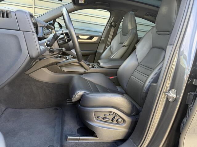 Porsche Cayenne Coup� 3.0 S E-Hybrid 520 Pk Achterasbesturing/22 inch/stoelkoeling/Pano