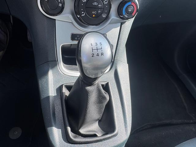 Ford Fiesta 1.6 TDCi ECOnetic Titanium, '12, airco, trekhaak, jaar apk 
