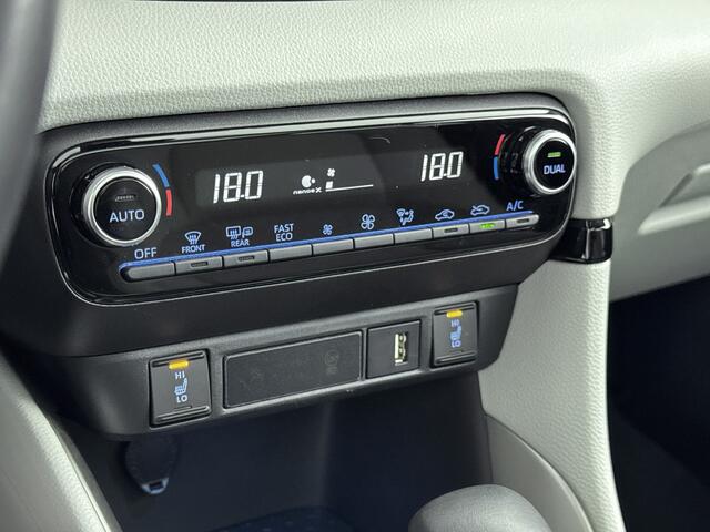 Toyota Yaris 1.5 Hybrid Executive Panoramadak | Stoelverwarming | Dodehoek Detectie 