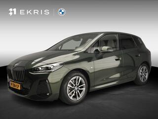 BMW 2-SERIE Active Tourer 220i | M-Sportpakket | LED | Leder | HUD | Elektr. zetels | Sportstoelen | Stoelverwarming | DAB | Alu 17 inch