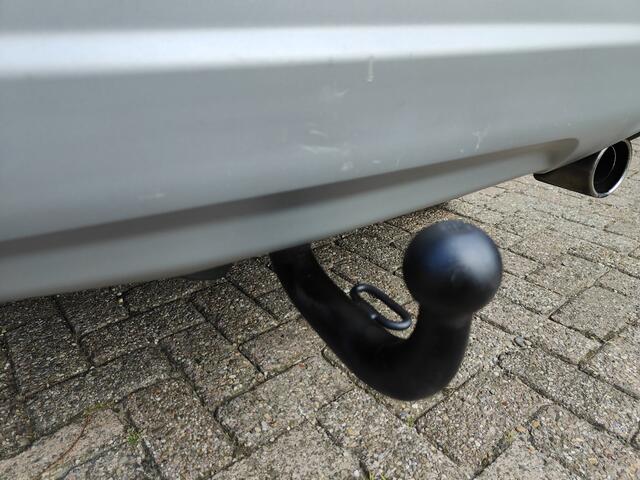 Ford Kuga 1.5 Titanium Airco Cruise Verw. stoelen Pdc Tr.haak - RIJKLAAR -