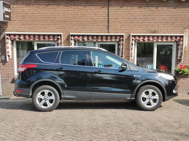 Ford Kuga 1.5 Titanium Airco Cruise Verw. stoelen Pdc Tr.haak - RIJKLAAR -