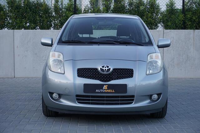 Toyota Yaris 1.3 VVTi Luna Automaat met lage km stand