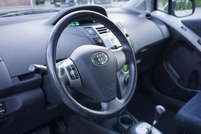Toyota Yaris 1.3 VVTi Luna Automaat met lage km stand