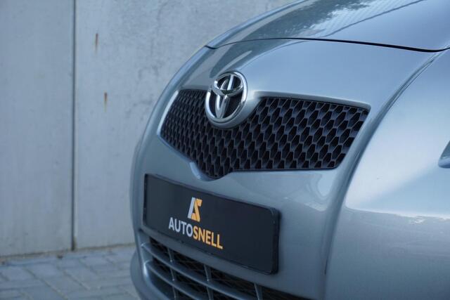 Toyota Yaris 1.3 VVTi Luna Automaat met lage km stand