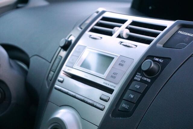 Toyota Yaris 1.3 VVTi Luna Automaat met lage km stand