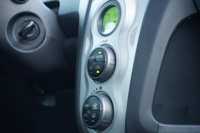 Toyota Yaris 1.3 VVTi Luna Automaat met lage km stand