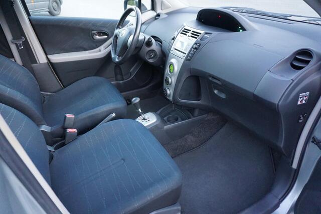 Toyota Yaris 1.3 VVTi Luna Automaat met lage km stand