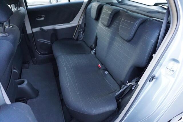 Toyota Yaris 1.3 VVTi Luna Automaat met lage km stand