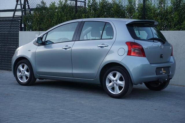 Toyota Yaris 1.3 VVTi Luna Automaat met lage km stand