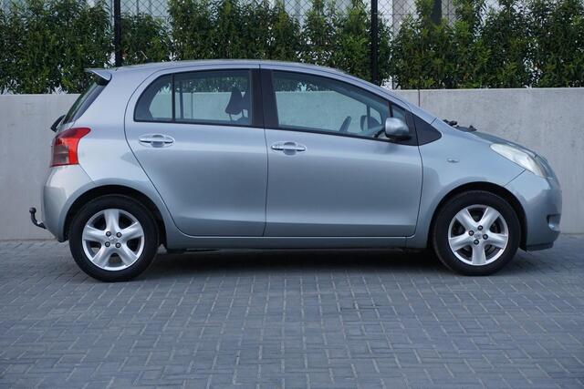 Toyota Yaris 1.3 VVTi Luna Automaat met lage km stand
