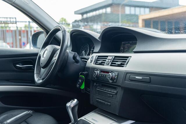 BMW 3-Serie 318i Corporate Lease Luxury Line NAVI LEER ORIGINEEL NL AUTO