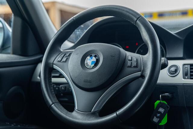 BMW 3-Serie 318i Corporate Lease Luxury Line NAVI LEER ORIGINEEL NL AUTO