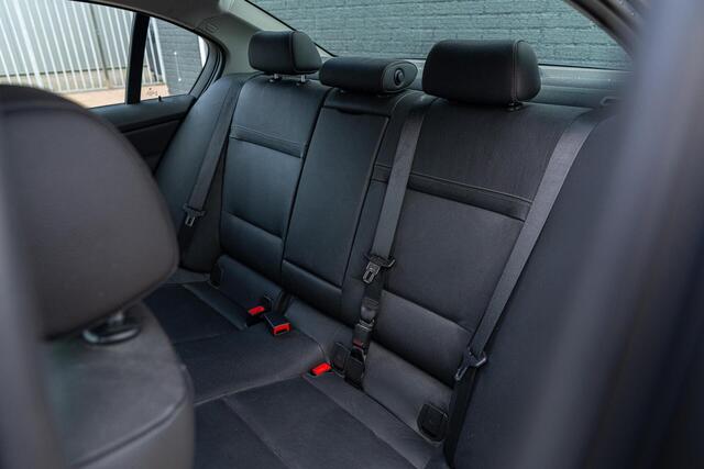 BMW 3-Serie 318i Corporate Lease Luxury Line NAVI LEER ORIGINEEL NL AUTO