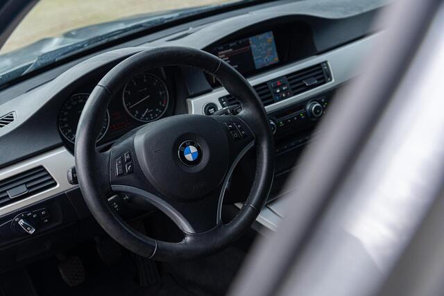 BMW 3-Serie 318i Corporate Lease Luxury Line NAVI LEER ORIGINEEL NL AUTO