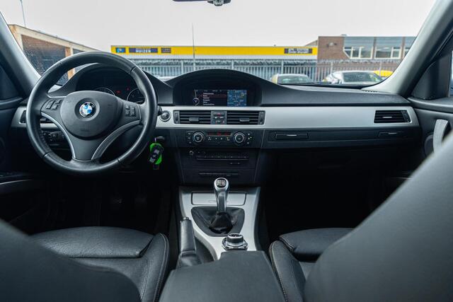 BMW 3-Serie 318i Corporate Lease Luxury Line NAVI LEER ORIGINEEL NL AUTO