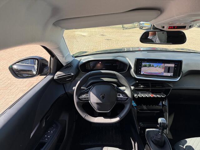 Peugeot 208 Peugeot 208 1.2 PureTech 100 Allure Navi / Car Play / Camera V&A / Dodehoek / P-sensoren