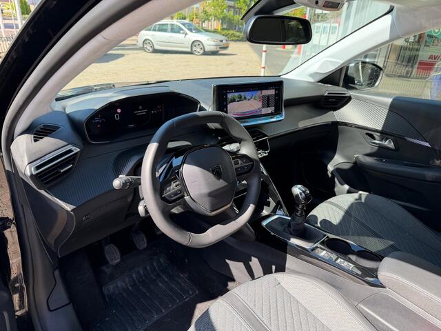 Peugeot 208 Peugeot 208 1.2 PureTech 100 Allure Navi / Car Play / Camera V&A / Dodehoek / P-sensoren