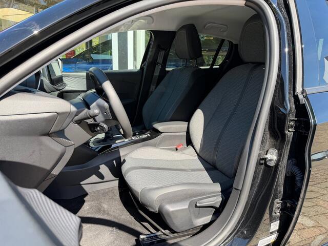 Peugeot 208 Peugeot 208 1.2 PureTech 100 Allure Navi / Car Play / Camera V&A / Dodehoek / P-sensoren