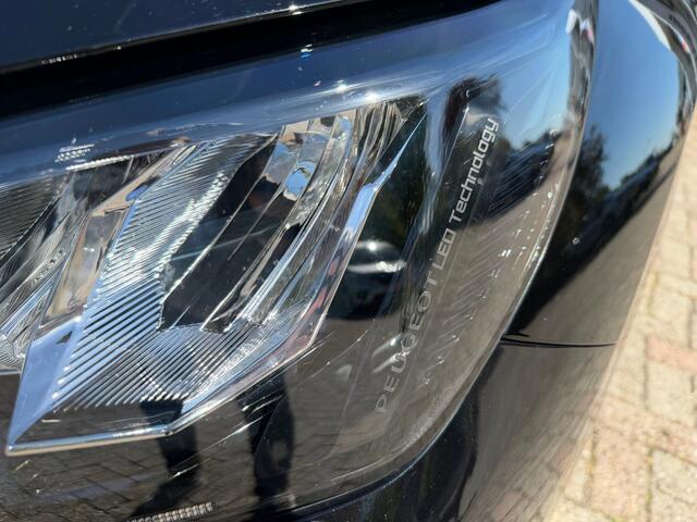 Peugeot 208 Peugeot 208 1.2 PureTech 100 Allure Navi / Car Play / Camera V&A / Dodehoek / P-sensoren