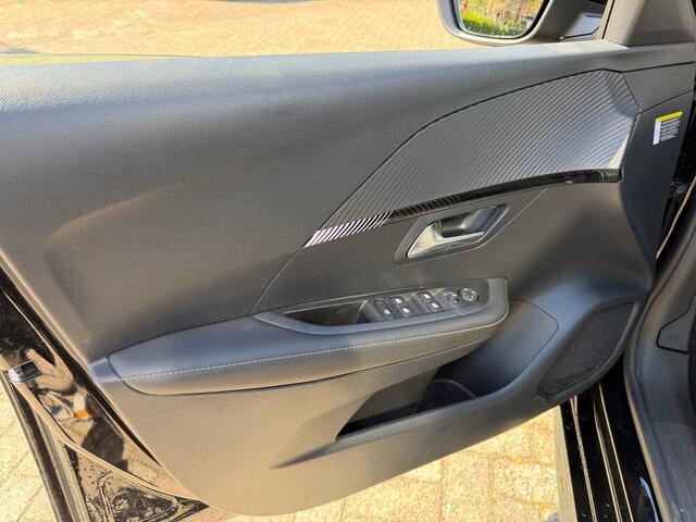 Peugeot 208 Peugeot 208 1.2 PureTech 100 Allure Navi / Car Play / Camera V&A / Dodehoek / P-sensoren