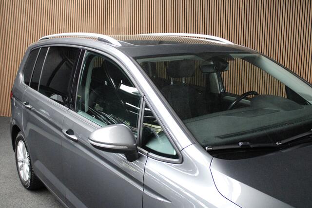 Volkswagen Touran 1.2 TSI Leer Navi Panorama Massage Camera Elektr. bedienbare trekhaak Climate PDC Stoelverwarming LM velgen