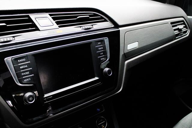 Volkswagen Touran 1.2 TSI Leer Navi Panorama Massage Camera Elektr. bedienbare trekhaak Climate PDC Stoelverwarming LM velgen