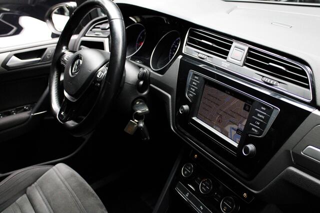 Volkswagen Touran 1.2 TSI Leer Navi Panorama Massage Camera Elektr. bedienbare trekhaak Climate PDC Stoelverwarming LM velgen