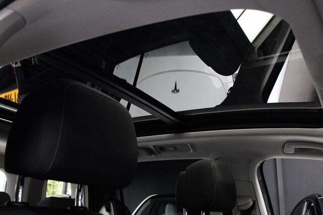 Volkswagen Touran 1.2 TSI Leer Navi Panorama Massage Camera Elektr. bedienbare trekhaak Climate PDC Stoelverwarming LM velgen