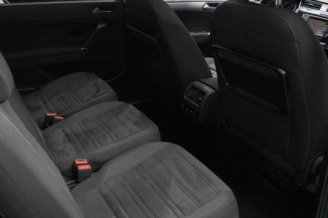 Volkswagen Touran 1.2 TSI Leer Navi Panorama Massage Camera Elektr. bedienbare trekhaak Climate PDC Stoelverwarming LM velgen