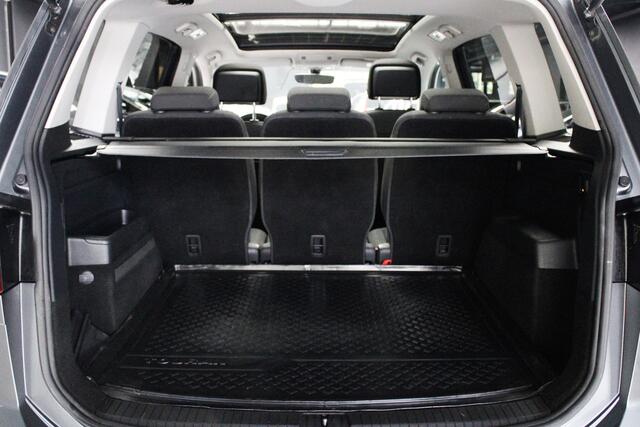 Volkswagen Touran 1.2 TSI Leer Navi Panorama Massage Camera Elektr. bedienbare trekhaak Climate PDC Stoelverwarming LM velgen