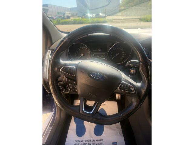 Ford Focus Wagon 1.5 Titanium ST-Line 5DRS|AUTOMAAT|Clima|Parkeersensoren|Stoelverwarming|Stuurverwarming|Keyless|e APK