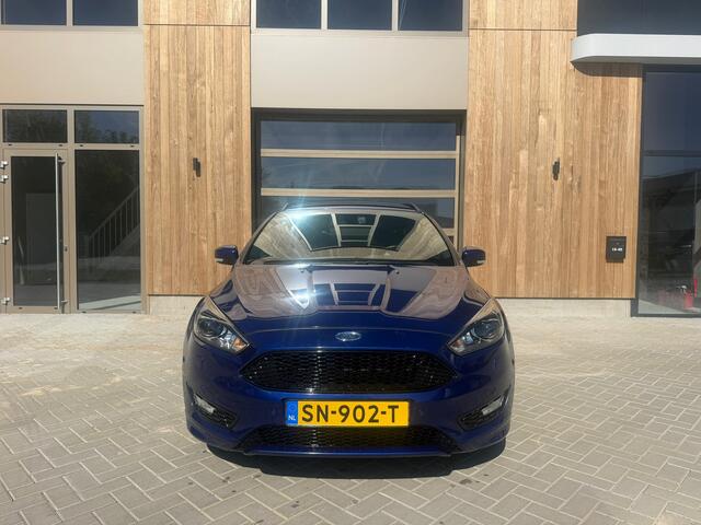 Ford Focus Wagon 1.5 Titanium ST-Line 5DRS|AUTOMAAT|Clima|Parkeersensoren|Stoelverwarming|Stuurverwarming|Keyless|e APK