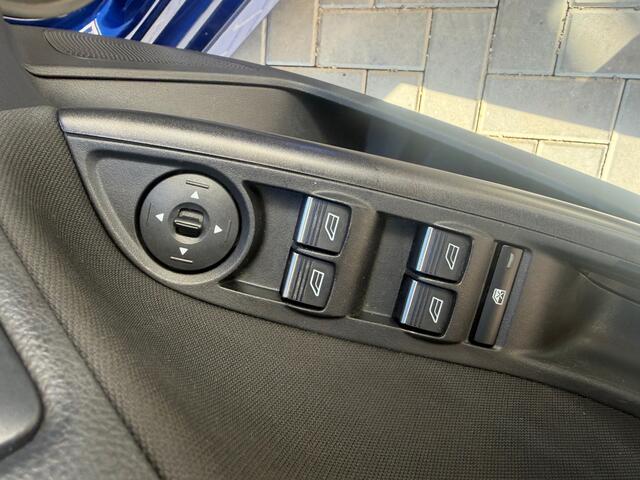 Ford Focus Wagon 1.5 Titanium ST-Line 5DRS|AUTOMAAT|Clima|Parkeersensoren|Stoelverwarming|Stuurverwarming|Keyless|e APK