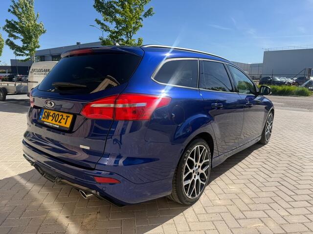 Ford Focus Wagon 1.5 Titanium ST-Line 5DRS|AUTOMAAT|Clima|Parkeersensoren|Stoelverwarming|Stuurverwarming|Keyless|e APK