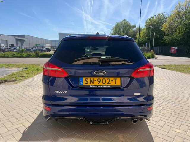 Ford Focus Wagon 1.5 Titanium ST-Line 5DRS|AUTOMAAT|Clima|Parkeersensoren|Stoelverwarming|Stuurverwarming|Keyless|e APK