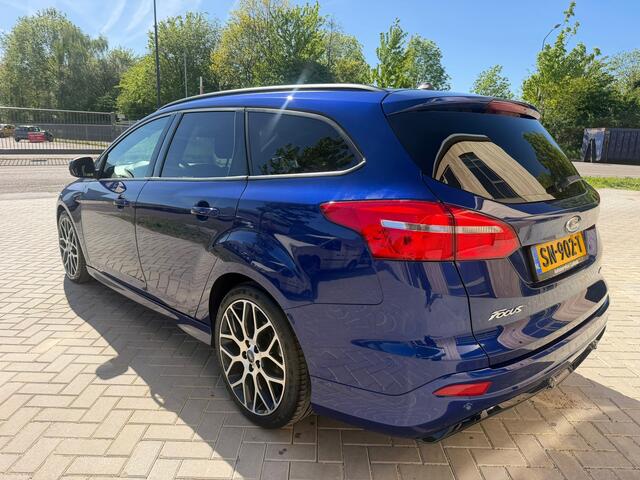 Ford Focus Wagon 1.5 Titanium ST-Line 5DRS|AUTOMAAT|Clima|Parkeersensoren|Stoelverwarming|Stuurverwarming|Keyless|e APK