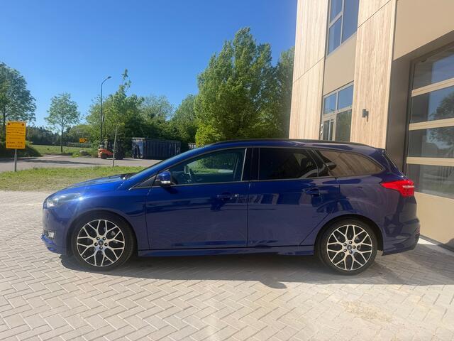 Ford Focus Wagon 1.5 Titanium ST-Line 5DRS|AUTOMAAT|Clima|Parkeersensoren|Stoelverwarming|Stuurverwarming|Keyless|e APK