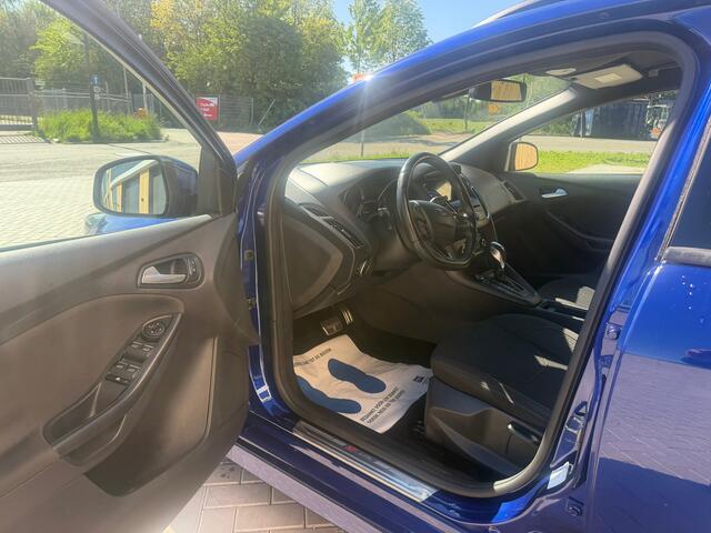 Ford Focus Wagon 1.5 Titanium ST-Line 5DRS|AUTOMAAT|Clima|Parkeersensoren|Stoelverwarming|Stuurverwarming|Keyless|e APK