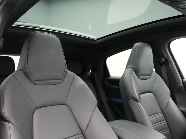 Porsche Cayenne Coup� 3.0 E-Hybrid PHEV | MY 2024 Facelift | | Trekhaak Af Fabriek | Panodak | Luchtvering | Sportuitlaat | PDLS+ | Sport Chrono | InnoDrive A